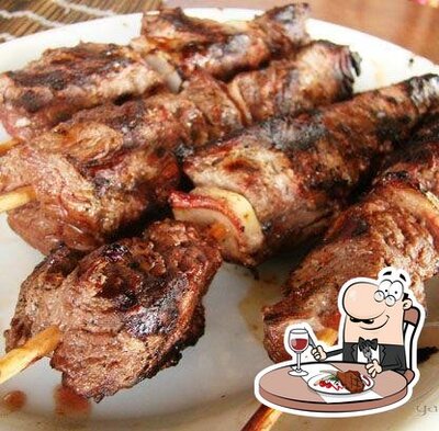 Experimente refeições de carne no JJ Espetinhos