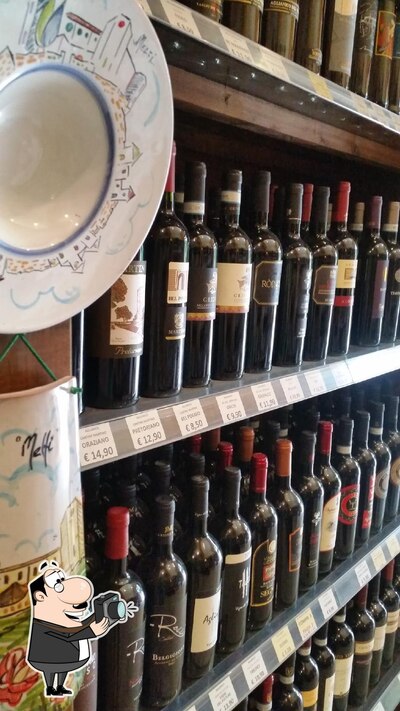 Goditi un drink al pub & bar Piaceri Divini
