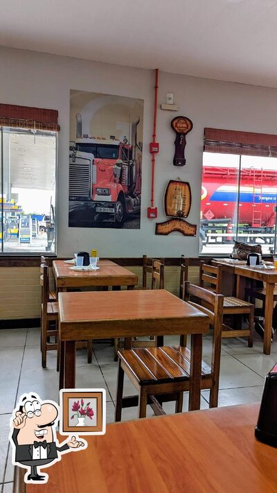 O interior do Recanto do Caminhoneiro