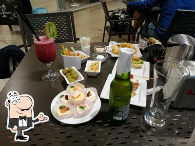 Siediti a un tavolo di Spinelli Caffè H24