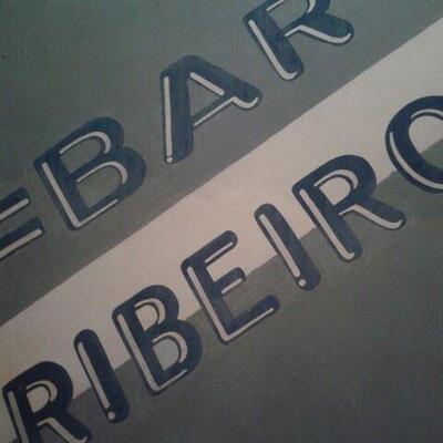A representação visual da marca do Bar Ribeiro