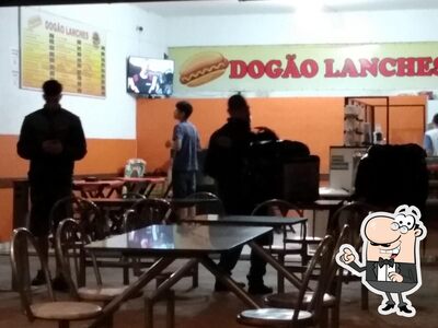 O interior do Dogão Lanches