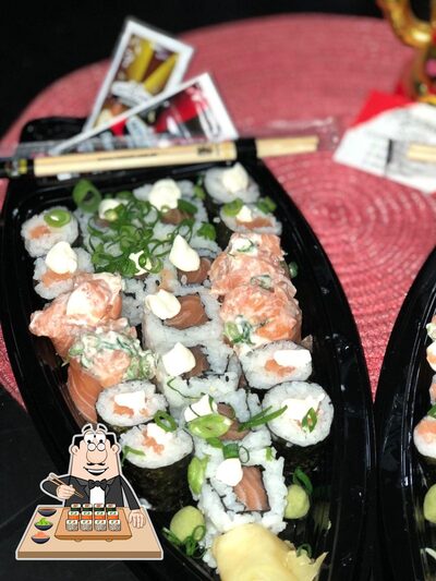 Rolos de sushi são oferecidos por Pexinho Sushi