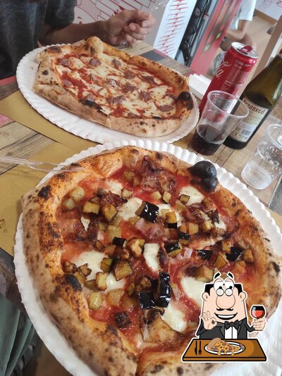A Napul’è Pizzeria (Olginate), puoi provare una bella pizza