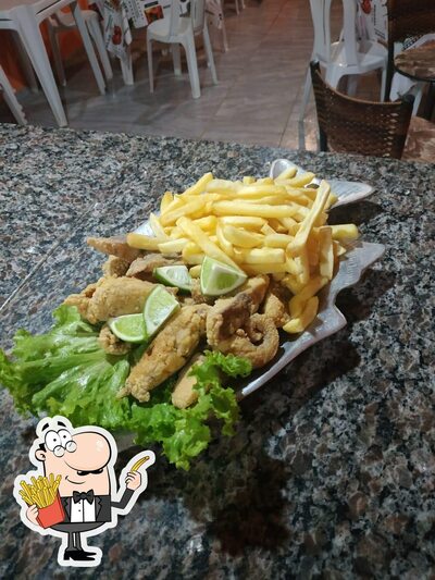Você pode pedir batatas fritas francesas como acompanhamento ou lanche