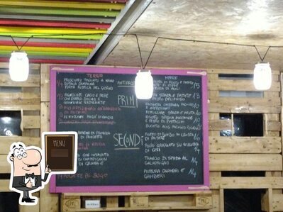 Prova le specialità indicate nel menu sulla lavagna