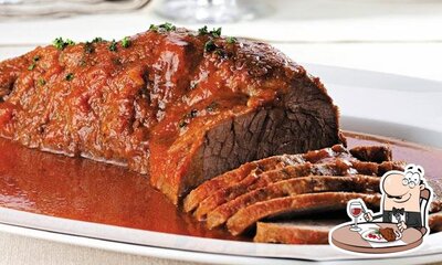 Pratos de carne são oferecidos no Restaurante F. Oliveira