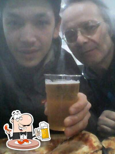 Puoi prenderti un rinfrescante bicchiere di birra chiara o scura