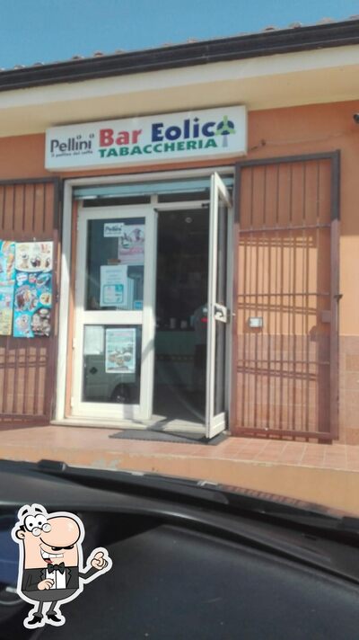 Curiosa tra la parte esterna di Bar Eolico