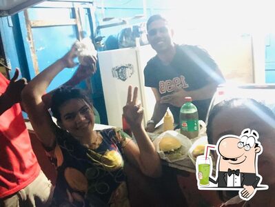 Desfrute de um drinque no sandro lanches
