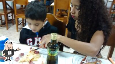 Sente em uma das mesas no Pizzaria Mallibur Ceilândia - Entrega Delivery de Pizza em Ceilândia