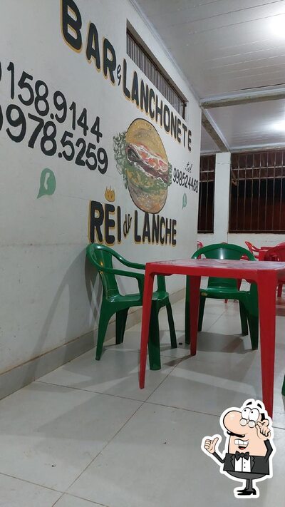 O interior do Rei do Lanche
