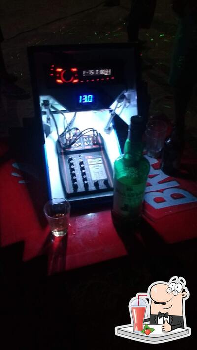 Desfrute de um drinque no Recanto Da Lena - Bar e Restaurante