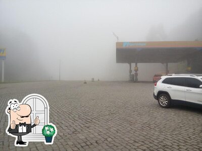 Veja a área externa do Restaurante Alto Da Serra