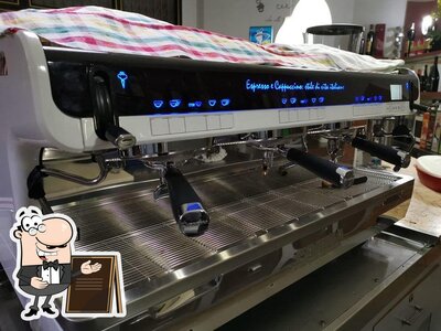 Guarda gli esterni di Caffe Roma