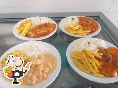 O Pesqueiro Agua da Mina oferece batatas fritas francesas
