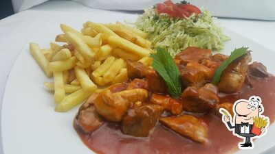 Terasa Cetate Mamaia sert des frites