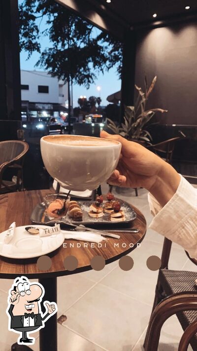 Installez-vous à l'une des tables de O'Ben Coffee Shop
