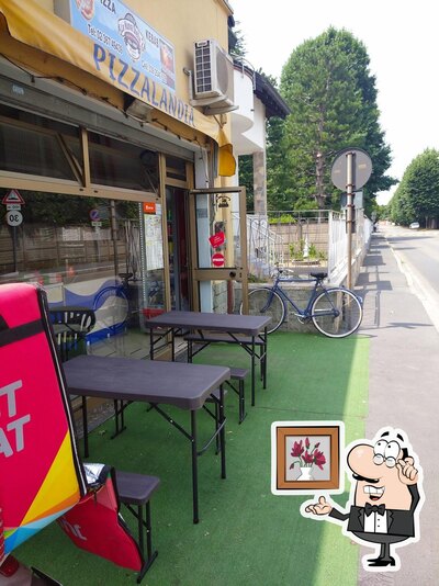 Dai un'occhiata agli interni di Pizzalandia