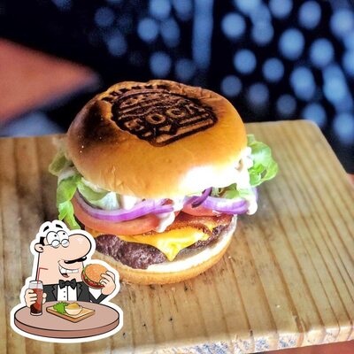 Deguste um dos hambúrgueres disponíveis no Toca Burger Hamburgueria e Pizzaria em Rio Bonito