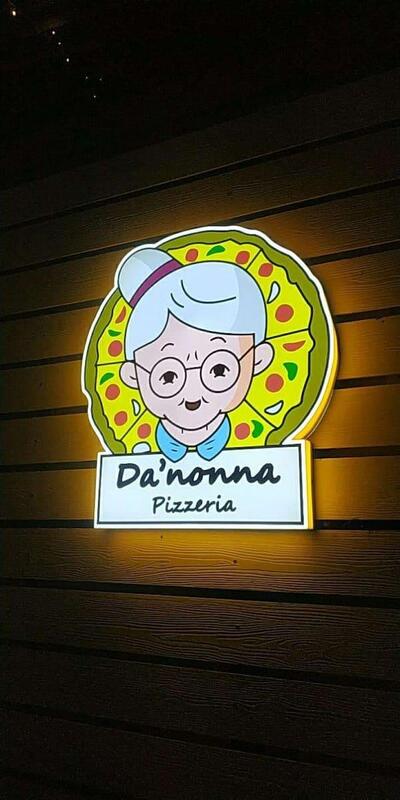 Da'nonna Pizzeria has its own logo
