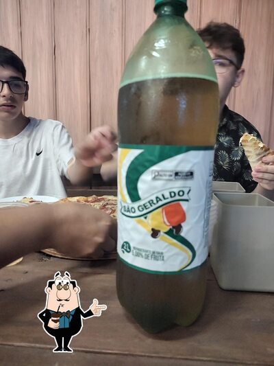 Desfrute de um drinque no Pizzabar