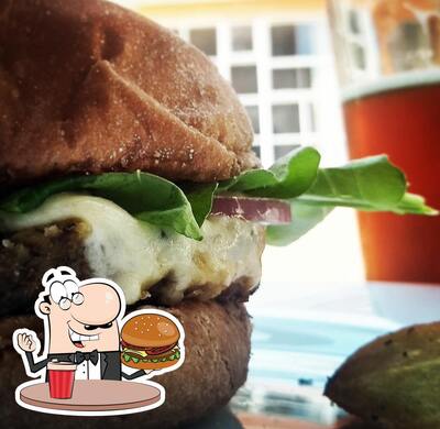 Delicie-se com um hambúrguer no Bruttus Burger