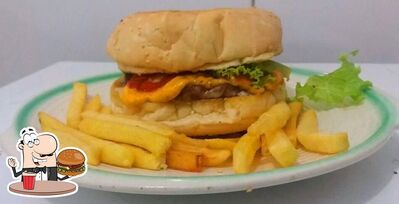 Experimente um dos hambúrgueres servidos no Hamburgueria Du Dudu