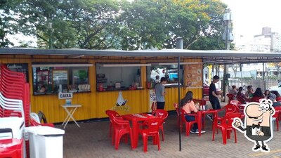O interior do Caldo de Cana e Lanches da Ivone