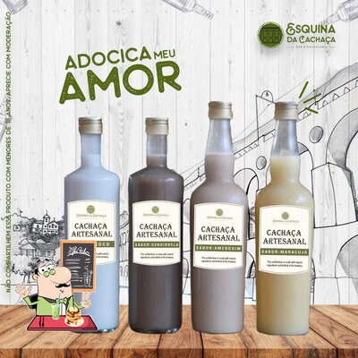 Selecione de uma variedade de drinques no Esquina Da Cachaça