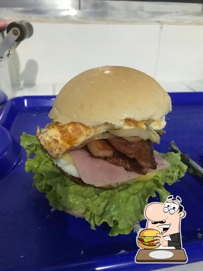 Deguste um dos hambúrgueres disponíveis no Restaurante ,Lanchonete e Mercearia da Le