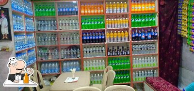 सिसोदिया अंडा सेंटर बड़वाह serves a number of drinks