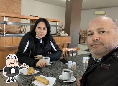 Sente em uma das mesas no Restaurante do Jão