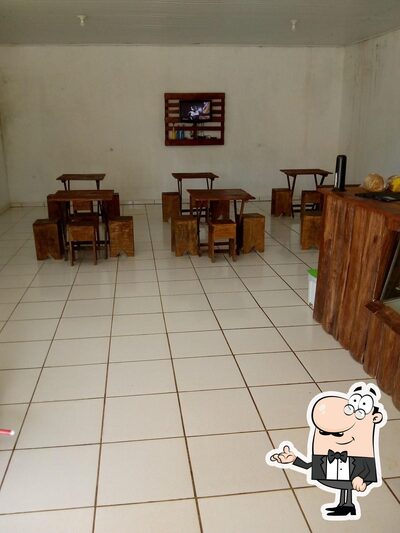 Veja imagens do interior do Armazem Lanches