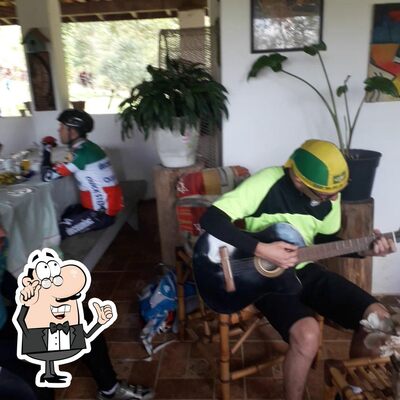 Veja imagens do interior do Café na Grota
