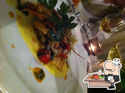 Prenditi tra i vari piatti di mare offerti al ristorante Vicolostretto