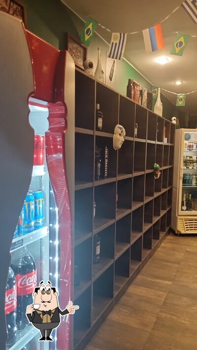 Descubra diferentes bebidas disponíveis no Dino's Grill