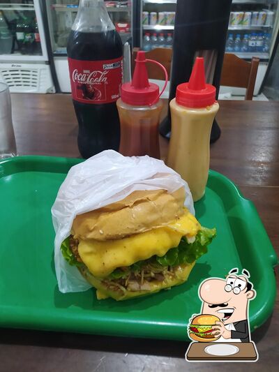 Delicie-se com um hambúrguer no Lanchonete Do Moisés
