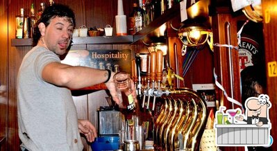 Ordina un drink al barista