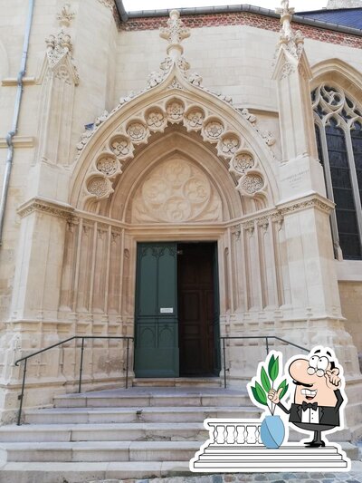 Jetez un coup d’œil à l'espace ouvert de Café du Fort