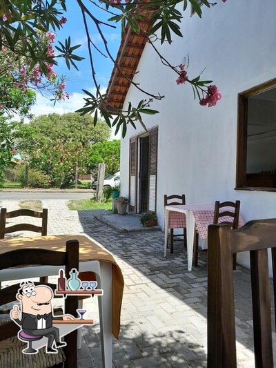 O interior do Sabor da Ilha Bar e Restaurante