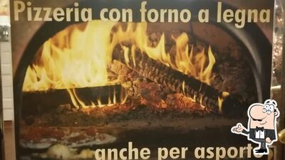 Dai un'occhiata agli interni di Pizzeria Raffaele