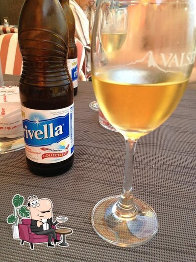 Siediti a un tavolo di Restaurant Elite