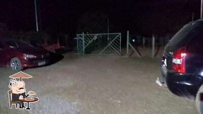 Você pode espairecer no na área externa do Bar do Miguel