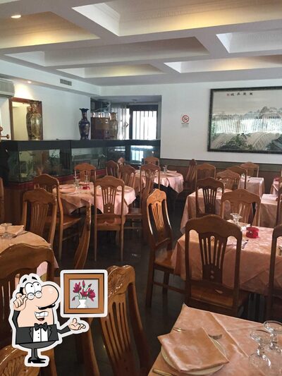 Dai un'occhiata agli interni di Aji Ristorante
