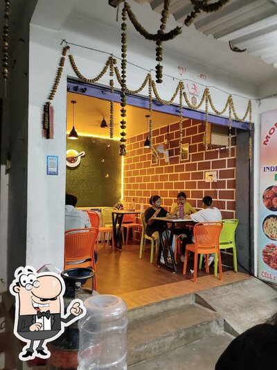 Check out how MOMO'S HEAVEN Indian desi Chinese looks inside
