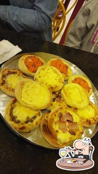 Comida em Mega diadema esfiharia