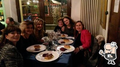 Dai un'occhiata agli interni di Osteria La Fatica