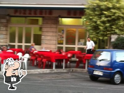 Siediti a un tavolo di Pizzeria Romana
