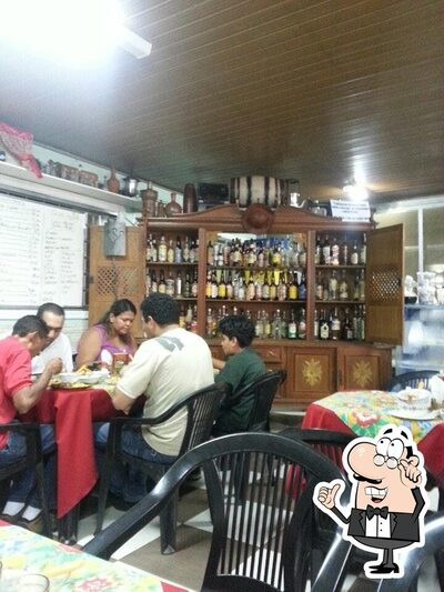 Sente em uma das mesas no Sabor dos Sertoes